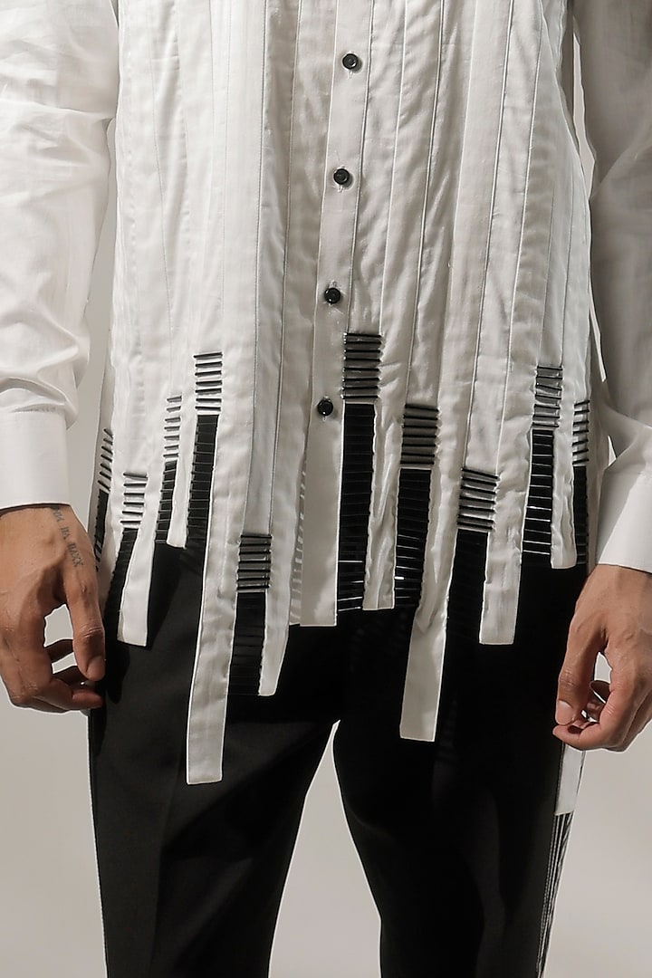 White Cotton Embellished Asymmetrical Party Wear Shirt by Jubinav Chadha Men at Pernia's Pop Up Shop