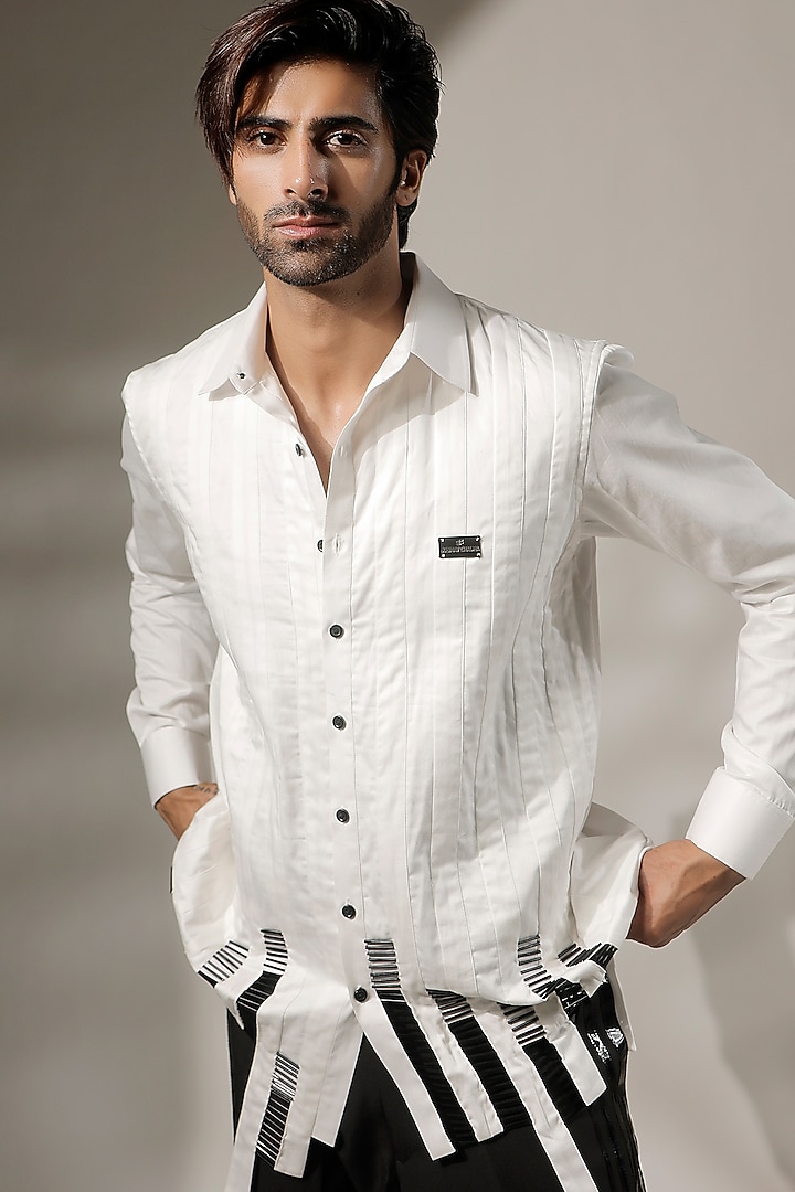 White Cotton Embellished Asymmetrical Party Wear Shirt by Jubinav Chadha Men at Pernia's Pop Up Shop