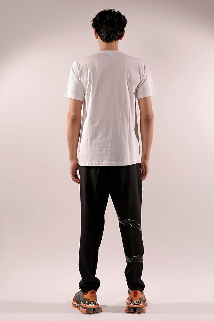 White Cotton Abstract Quilted T-Shirt by Jubinav Chadha Men at Pernia's Pop Up Shop
