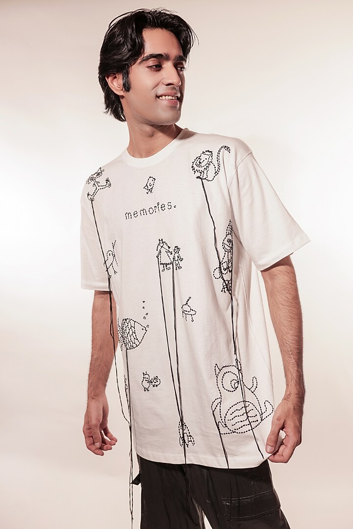 White Cotton Hand Embroidered T-Shirt by Jubinav Chadha Men at Pernia's Pop Up Shop