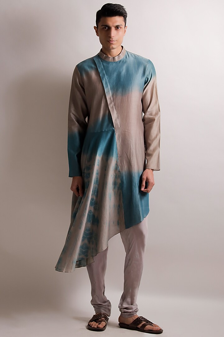 Grey Silk Chanderi Tie-Dye Printed Asymmetrical Kurta Set by Jubinav Chadha Men at Pernia's Pop Up Shop