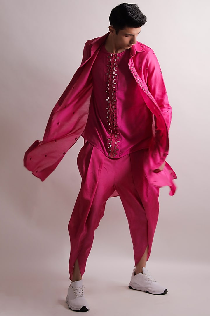 Magenta Embroidered Kurta Set by Jubinav Chadha Men at Pernia's Pop Up Shop
