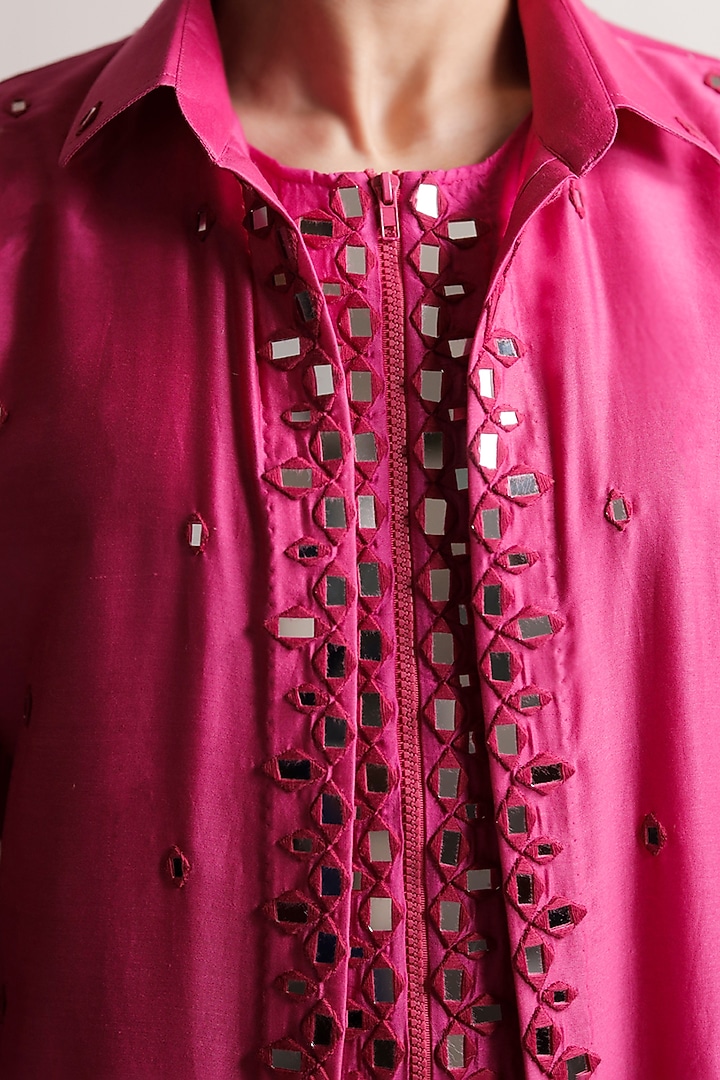 Magenta Embroidered Kurta Set by Jubinav Chadha Men at Pernia's Pop Up Shop