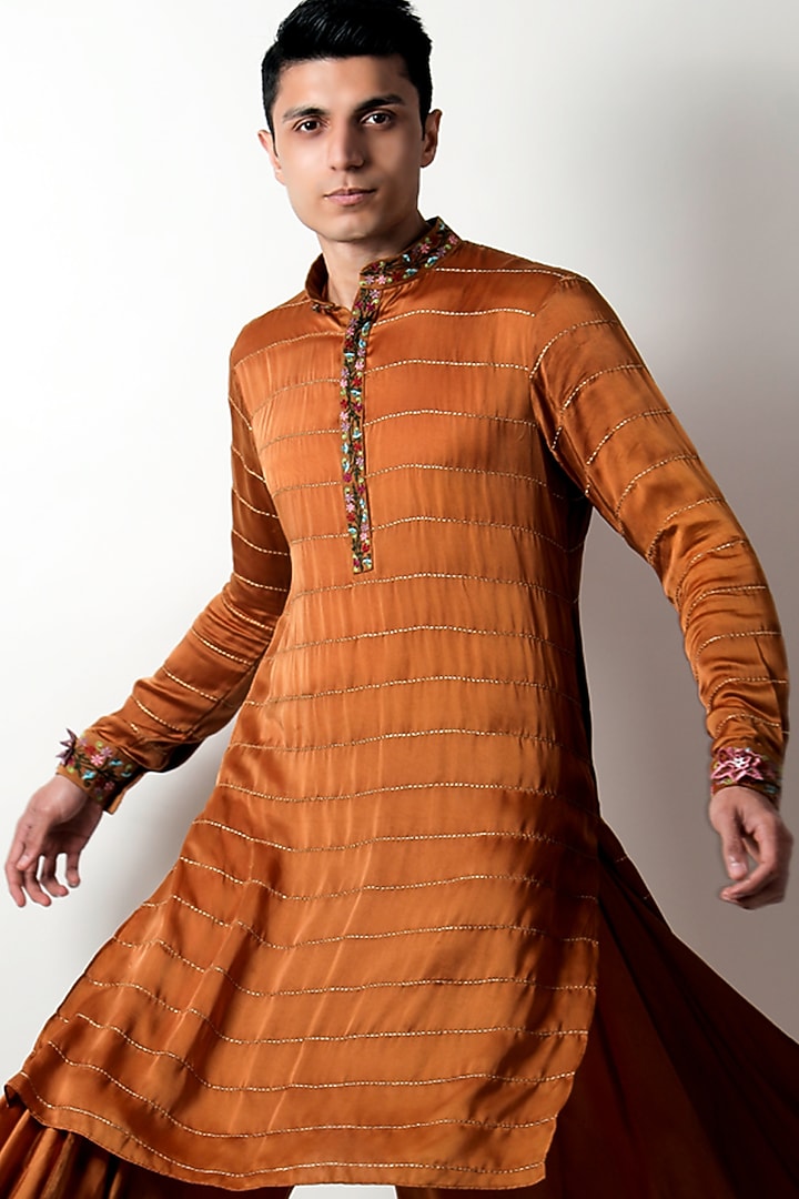 Mustard Satin Embroidered Kurta by Jubinav Chadha Men at Pernia's Pop Up Shop