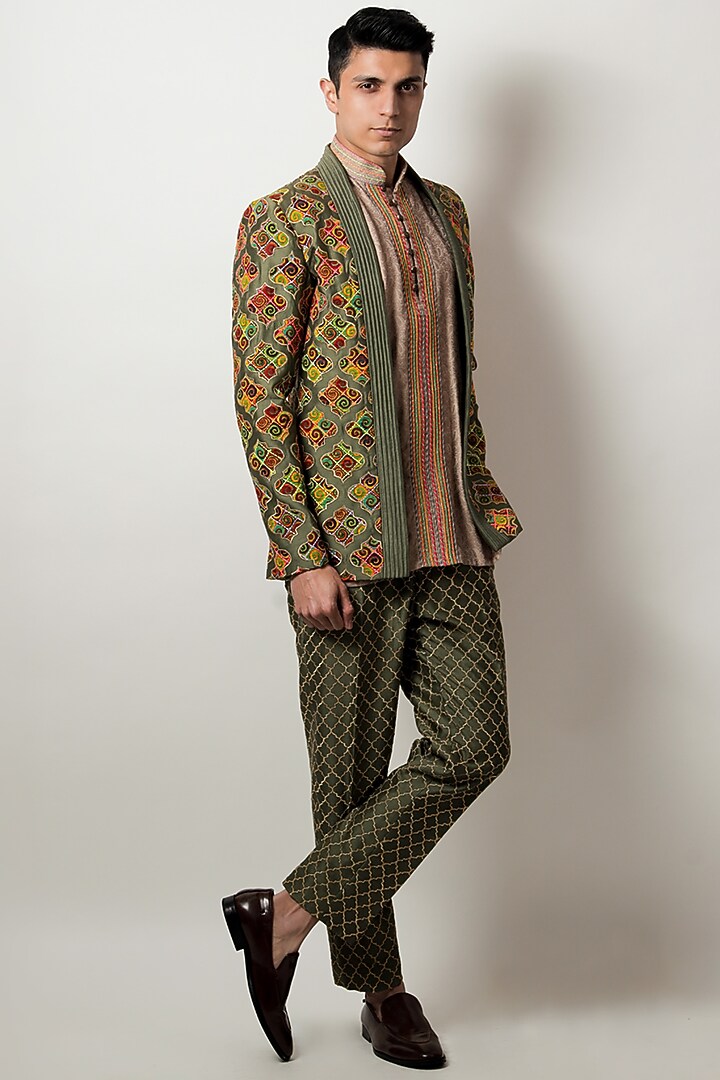 Green Silk Chanderi Embellished Wedding Indowestern Set by Jubinav Chadha Men at Pernia's Pop Up Shop