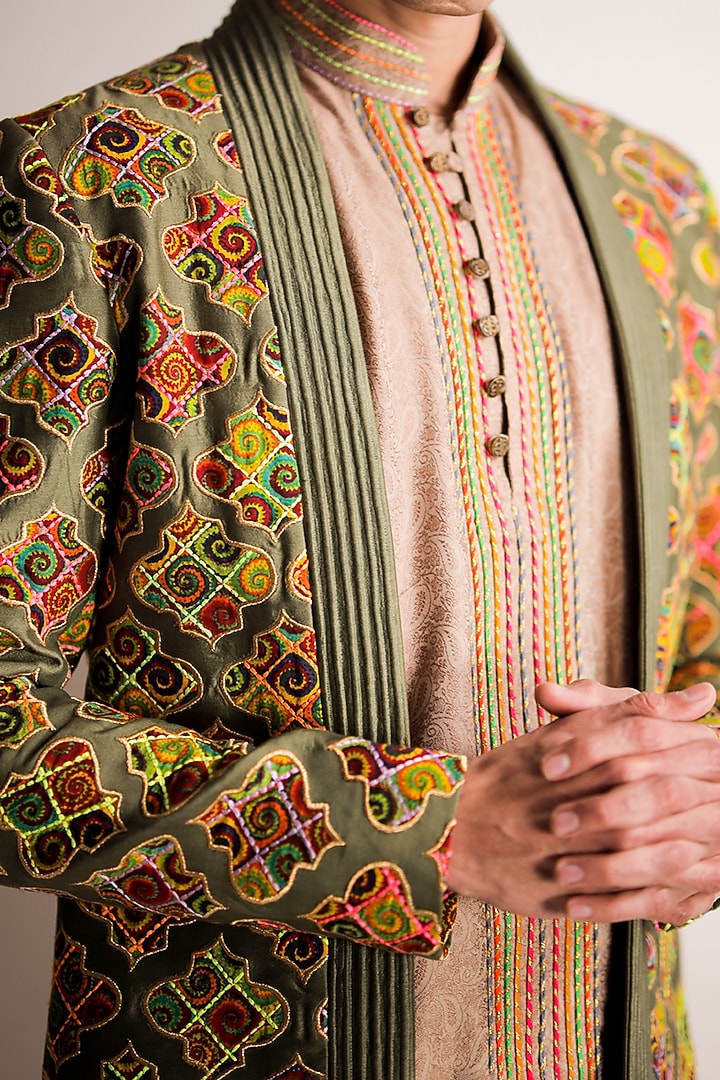 Green Silk Chanderi Embellished Wedding Indowestern Set by Jubinav Chadha Men at Pernia's Pop Up Shop