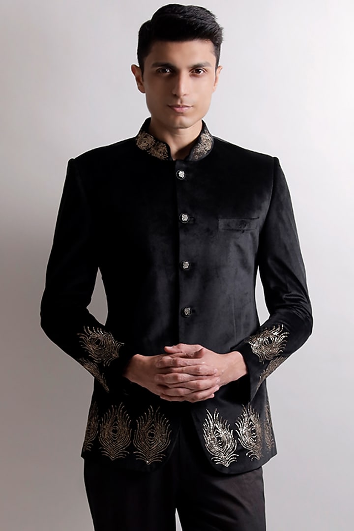 Black Embroidered Wedding Bandhgala Set by Jubinav Chadha Men at Pernia's Pop Up Shop