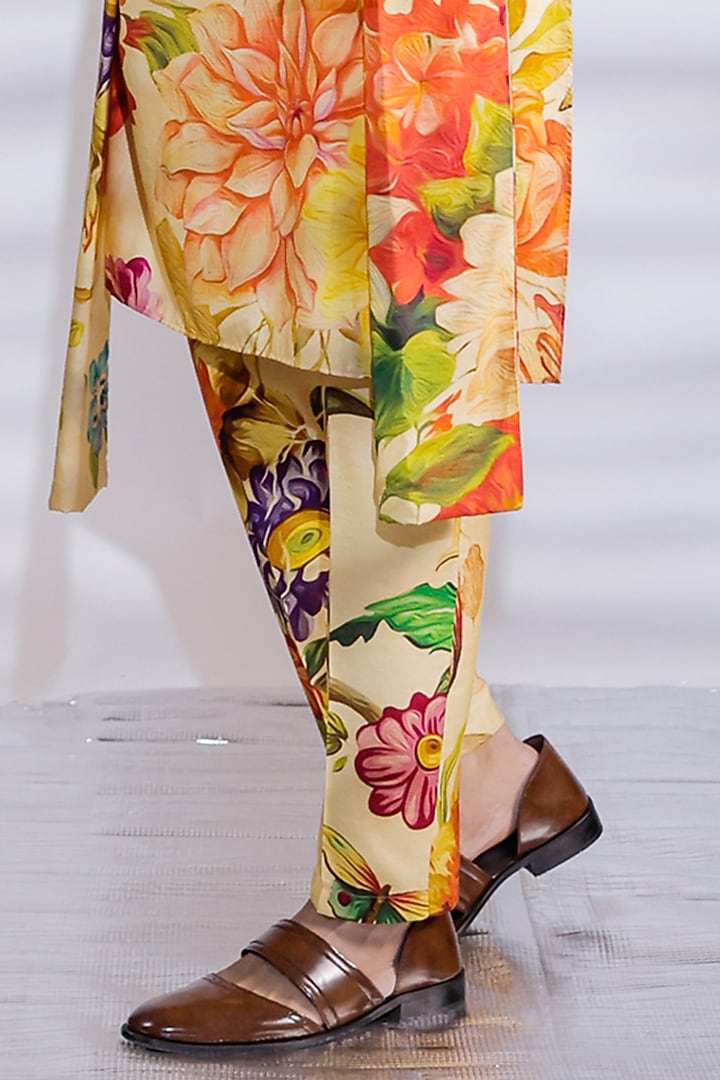 Yellow Cotton Silk Floral Printed Kurta Set by Jubinav Chadha Men at Pernia's Pop Up Shop