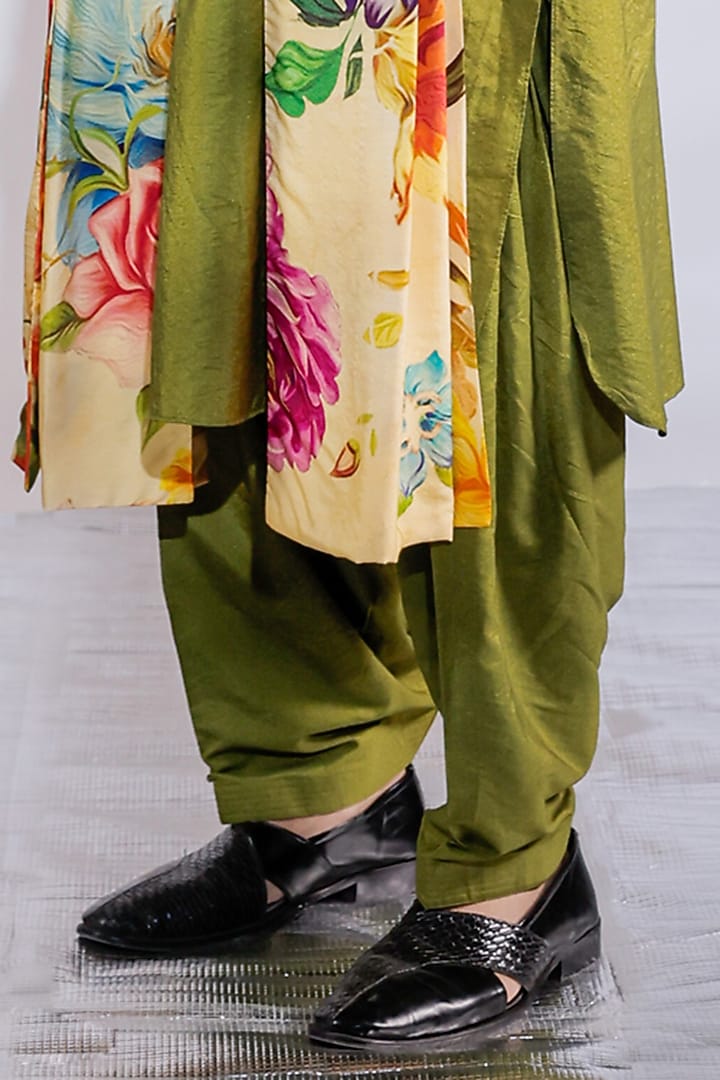 Earthy Green Cotton Silk Kurta Set by Jubinav Chadha Men at Pernia's Pop Up Shop
