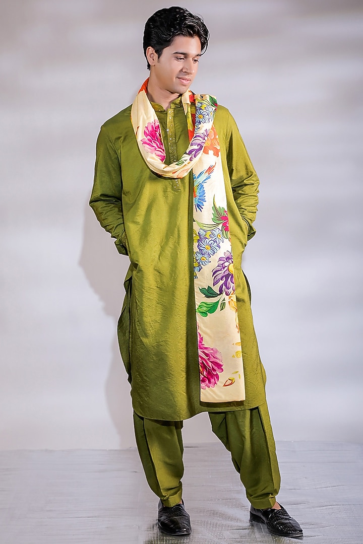 Earthy Green Cotton Silk Kurta Set by Jubinav Chadha Men at Pernia's Pop Up Shop