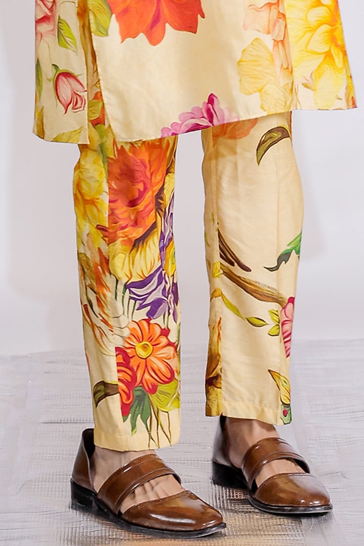 Yellow Cotton Silk Floral Printed Kurta Set by Jubinav Chadha Men at Pernia's Pop Up Shop