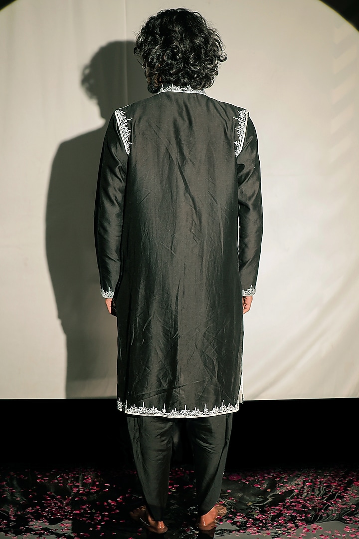 Black & White Silk Chanderi Machine Embroidered Layered Kurta Set by Jubinav Chadha Men at Pernia's Pop Up Shop