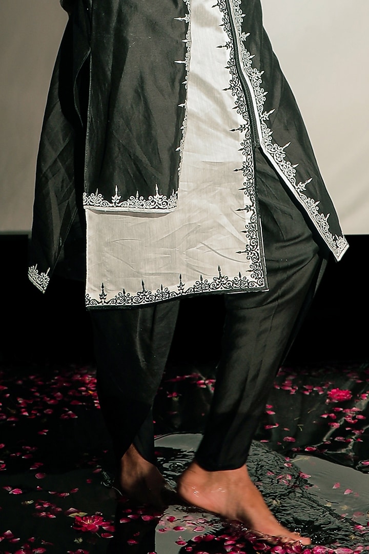 Black & White Silk Chanderi Machine Embroidered Layered Kurta Set by Jubinav Chadha Men at Pernia's Pop Up Shop