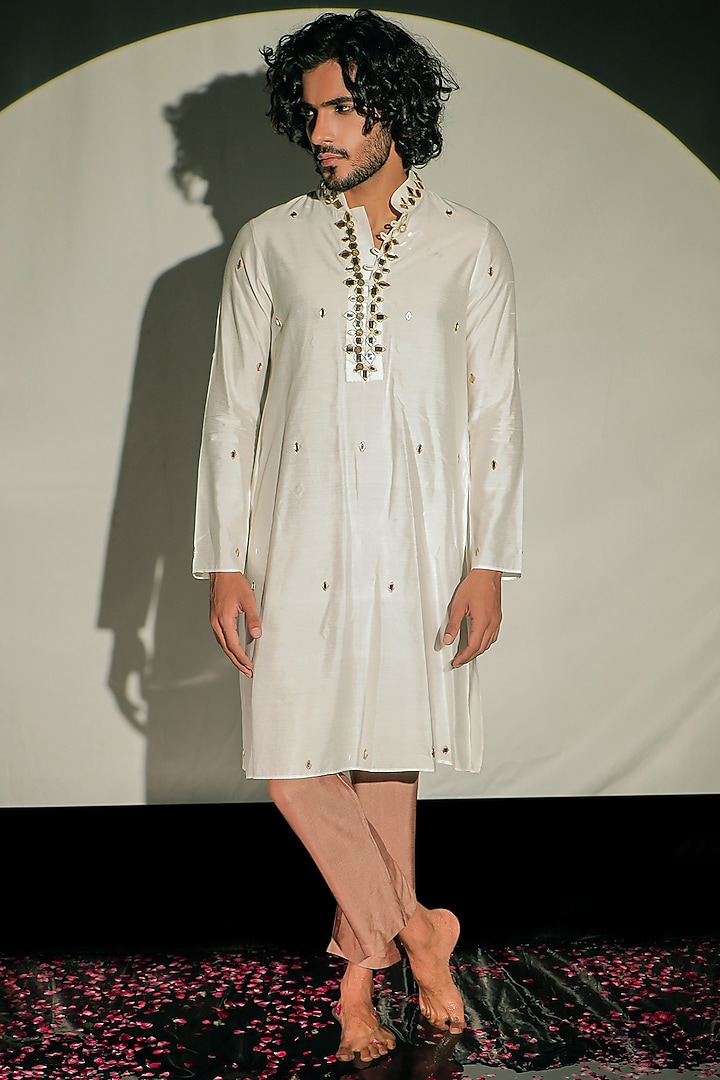 White Silk Staple & Sequins Georgette Mirror Machine Embroidered Kurta Set by Jubinav Chadha Men at Pernia's Pop Up Shop