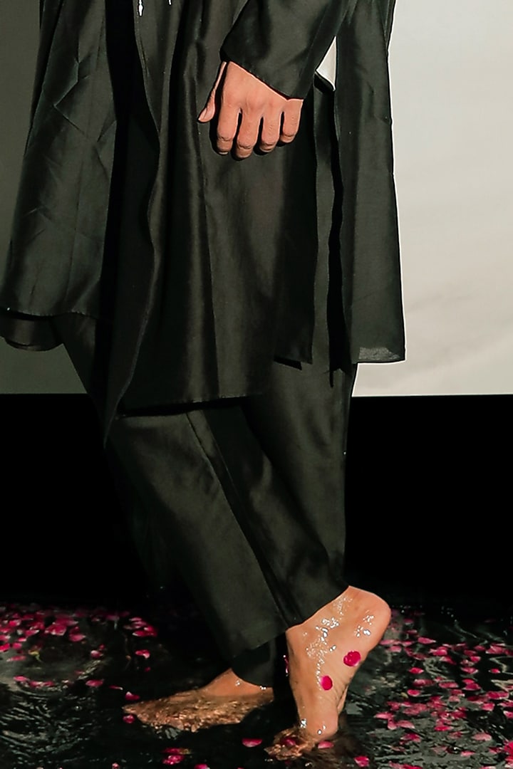 Black & White Silk Chanderi Resham Embroidered Colo Block Kurta Set by Jubinav Chadha Men at Pernia's Pop Up Shop