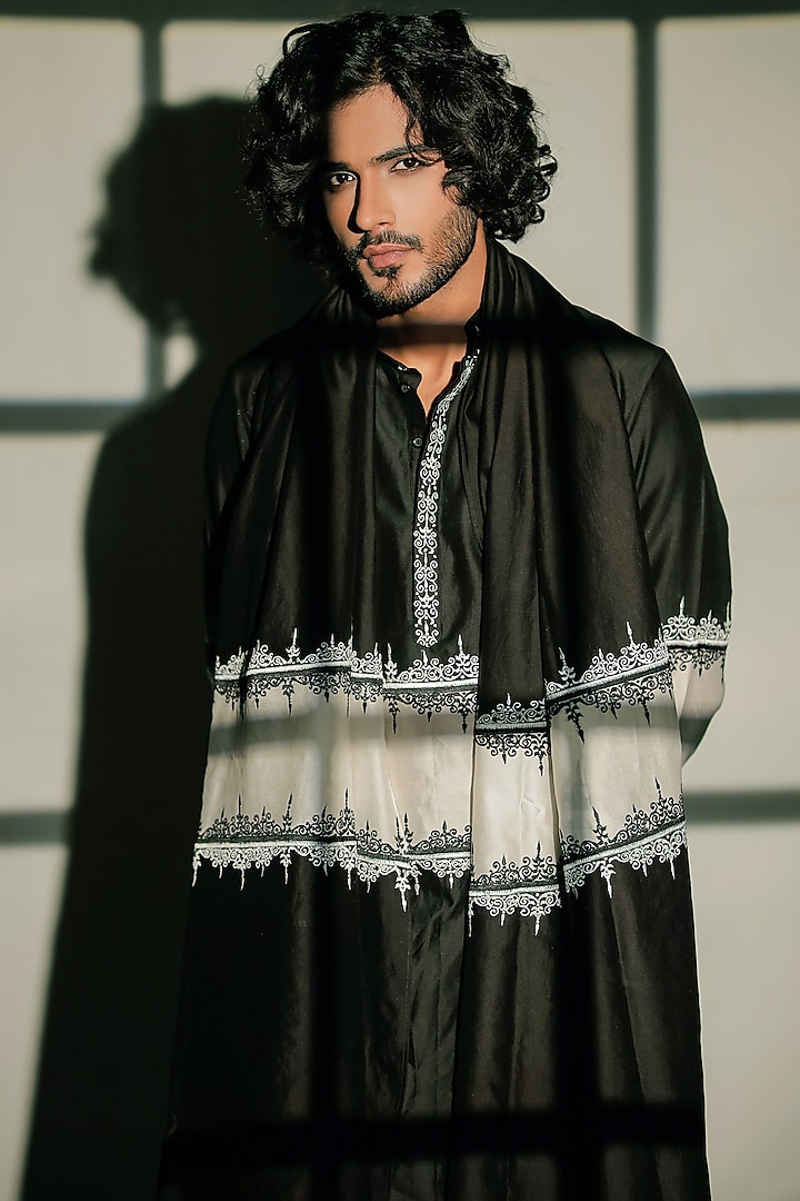 Black & White Silk Chanderi Resham Embroidered Colo Block Kurta Set by Jubinav Chadha Men at Pernia's Pop Up Shop