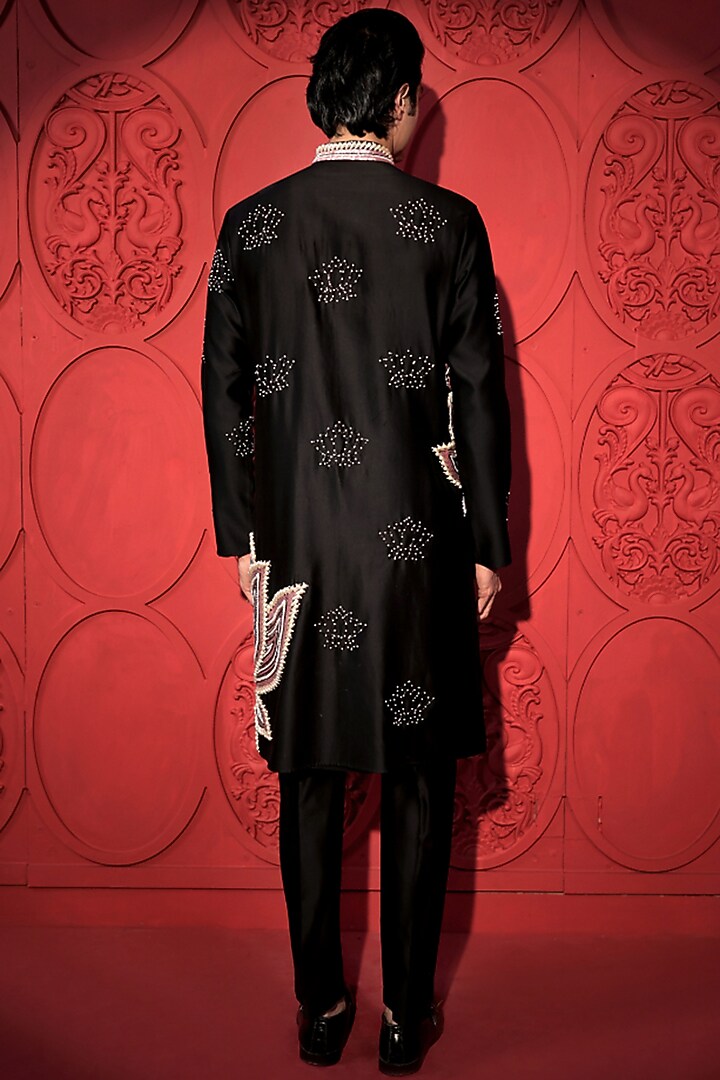 Black Chanderi Sequins Lotus Embroidered Kurta Set by Jubinav Chadha Men at Pernia's Pop Up Shop