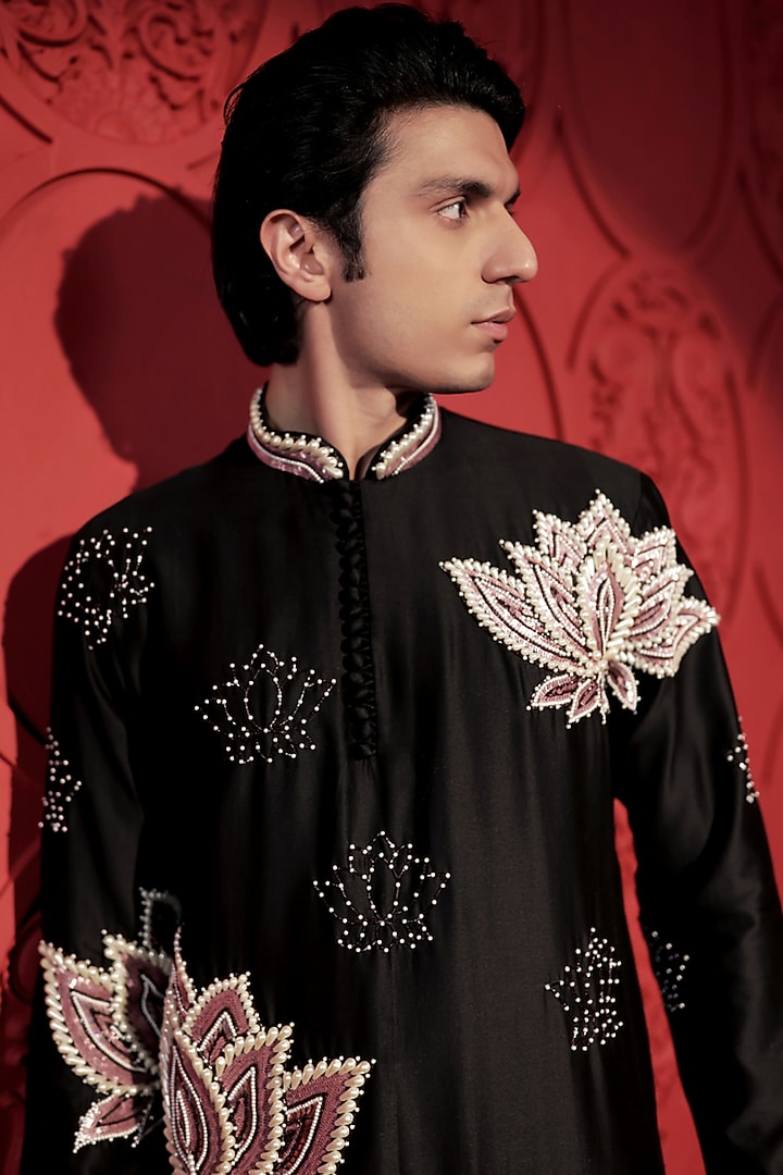 Black Chanderi Sequins Lotus Embroidered Kurta Set by Jubinav Chadha Men at Pernia's Pop Up Shop