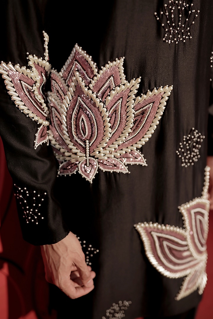 Black Chanderi Sequins Lotus Embroidered Kurta Set by Jubinav Chadha Men at Pernia's Pop Up Shop