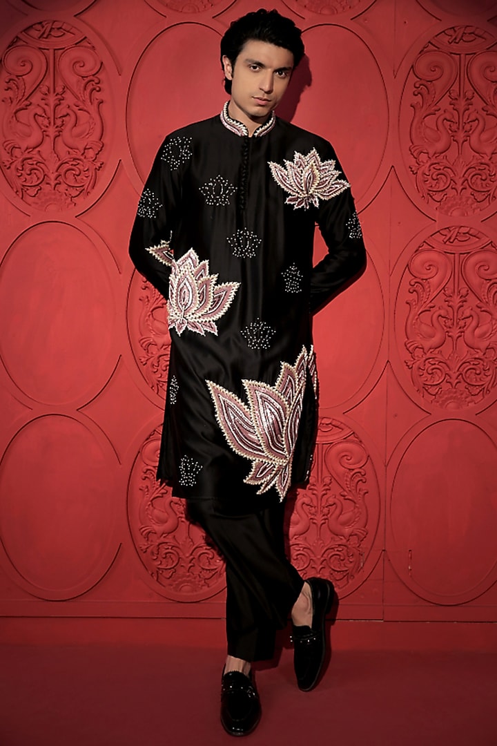 Black Chanderi Sequins Lotus Embroidered Kurta Set by Jubinav Chadha Men at Pernia's Pop Up Shop