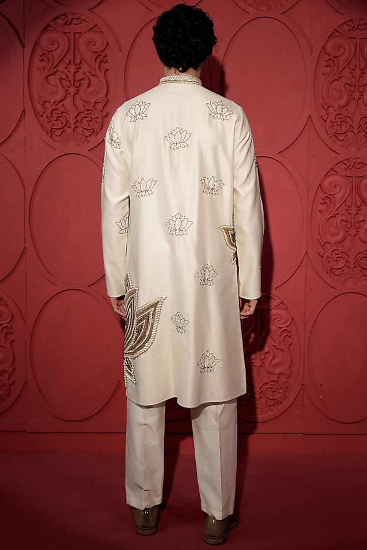 White Chanderi Sequins Lotus Embroidered Kurta Set by Jubinav Chadha Men at Pernia's Pop Up Shop