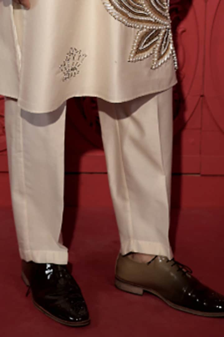 White Chanderi Sequins Lotus Embroidered Kurta Set by Jubinav Chadha Men at Pernia's Pop Up Shop