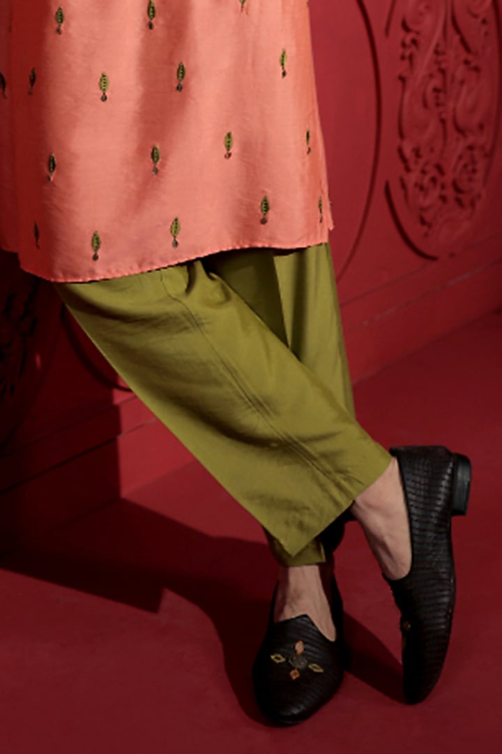 Olive Green & Peach Katan Silk Resham Hand Embroidered Kurta Set by Jubinav Chadha Men at Pernia's Pop Up Shop