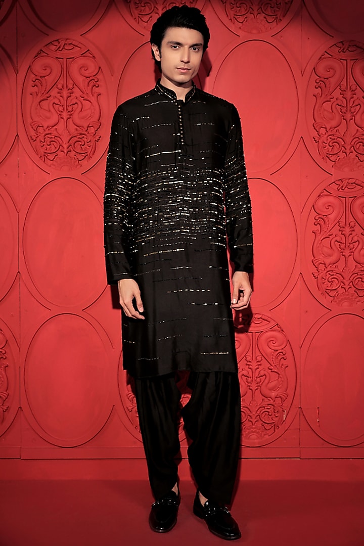 Black Katan Silk Gold Embroidered Kurta Set by Jubinav Chadha Men at Pernia's Pop Up Shop