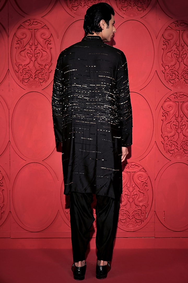 Black Katan Silk Gold Embroidered Kurta Set by Jubinav Chadha Men at Pernia's Pop Up Shop