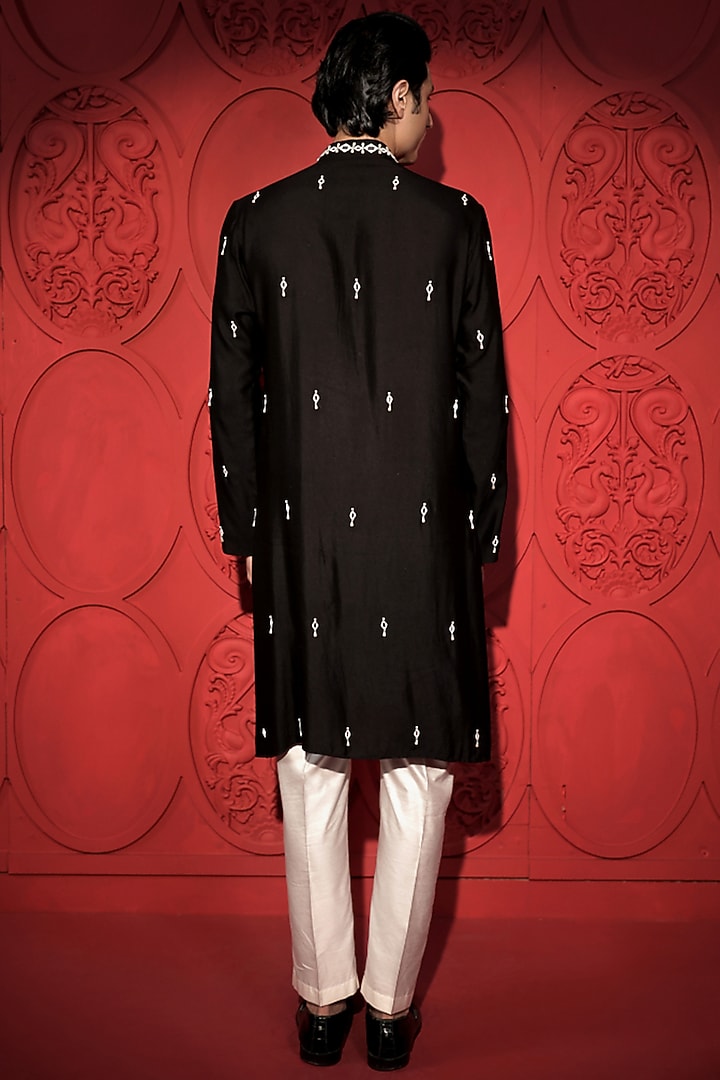 Black & White Katan Silk Mirror Embroidered Kurta Set by Jubinav Chadha Men at Pernia's Pop Up Shop