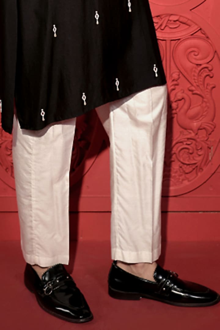Black & White Katan Silk Mirror Embroidered Kurta Set by Jubinav Chadha Men at Pernia's Pop Up Shop