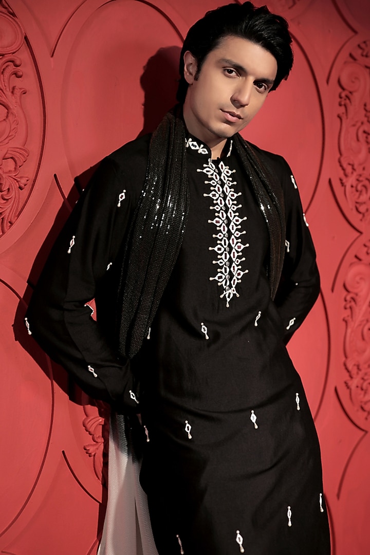 Black & White Katan Silk Mirror Embroidered Kurta Set by Jubinav Chadha Men at Pernia's Pop Up Shop
