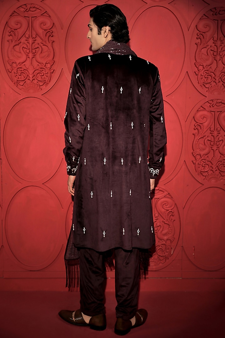 Wine & White Velvet Mirror Embroidered Kurta Set by Jubinav Chadha Men at Pernia's Pop Up Shop
