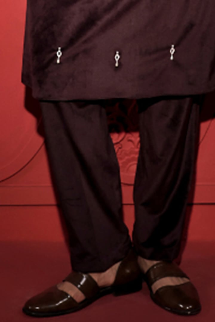 Wine & White Velvet Mirror Embroidered Kurta Set by Jubinav Chadha Men at Pernia's Pop Up Shop