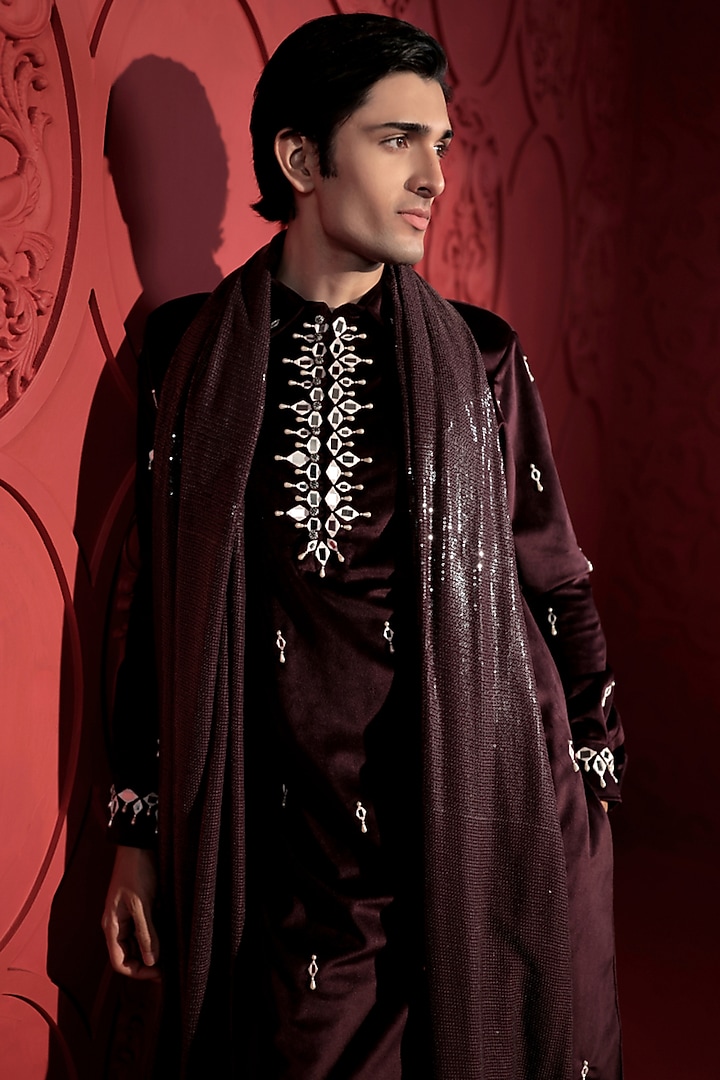 Wine & White Velvet Mirror Embroidered Kurta Set by Jubinav Chadha Men at Pernia's Pop Up Shop