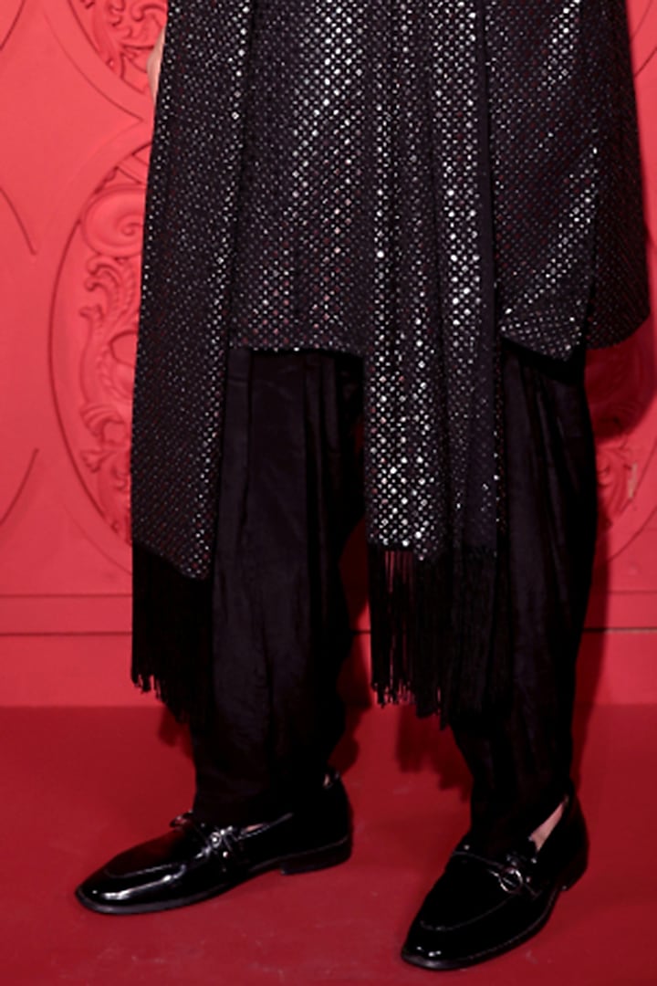 Black & White Sequins Georgette Mirror Work Kurta Set by Jubinav Chadha Men at Pernia's Pop Up Shop