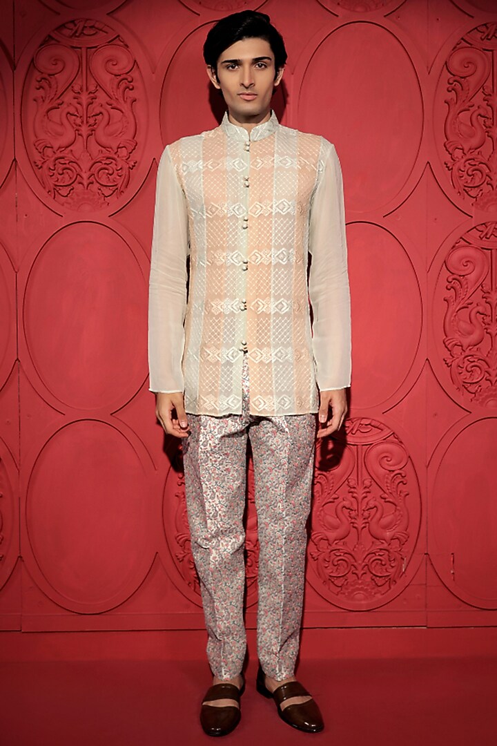 Pastel Green & Beige Georgette Chikankari Short Kurta by Jubinav Chadha Men at Pernia's Pop Up Shop