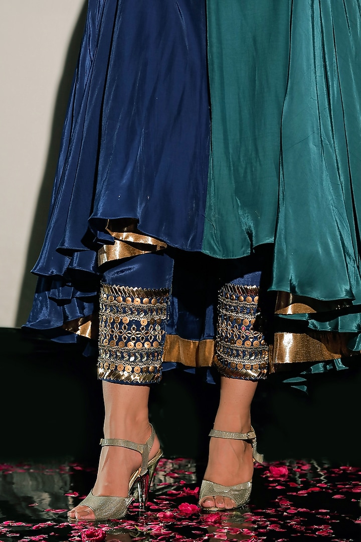 Teal Blue & Dark Blue Color Blocked Kurta Set by Jubinav Chadha at Pernia's Pop Up Shop