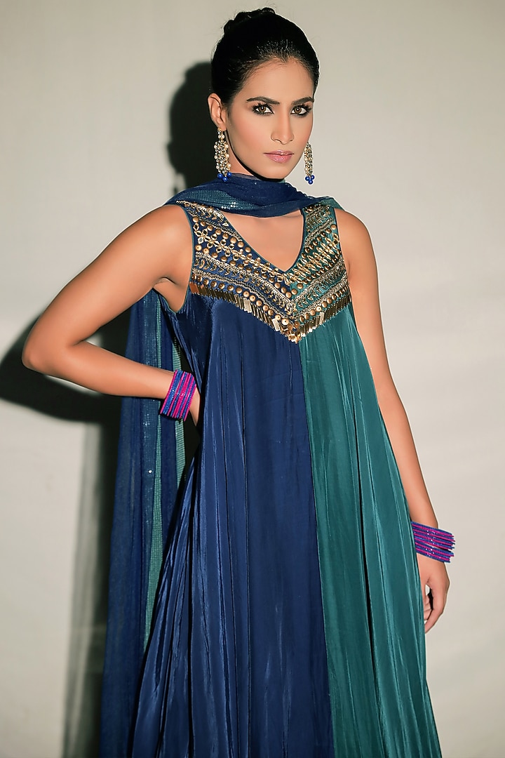 Teal Blue & Dark Blue Color Blocked Kurta Set by Jubinav Chadha at Pernia's Pop Up Shop