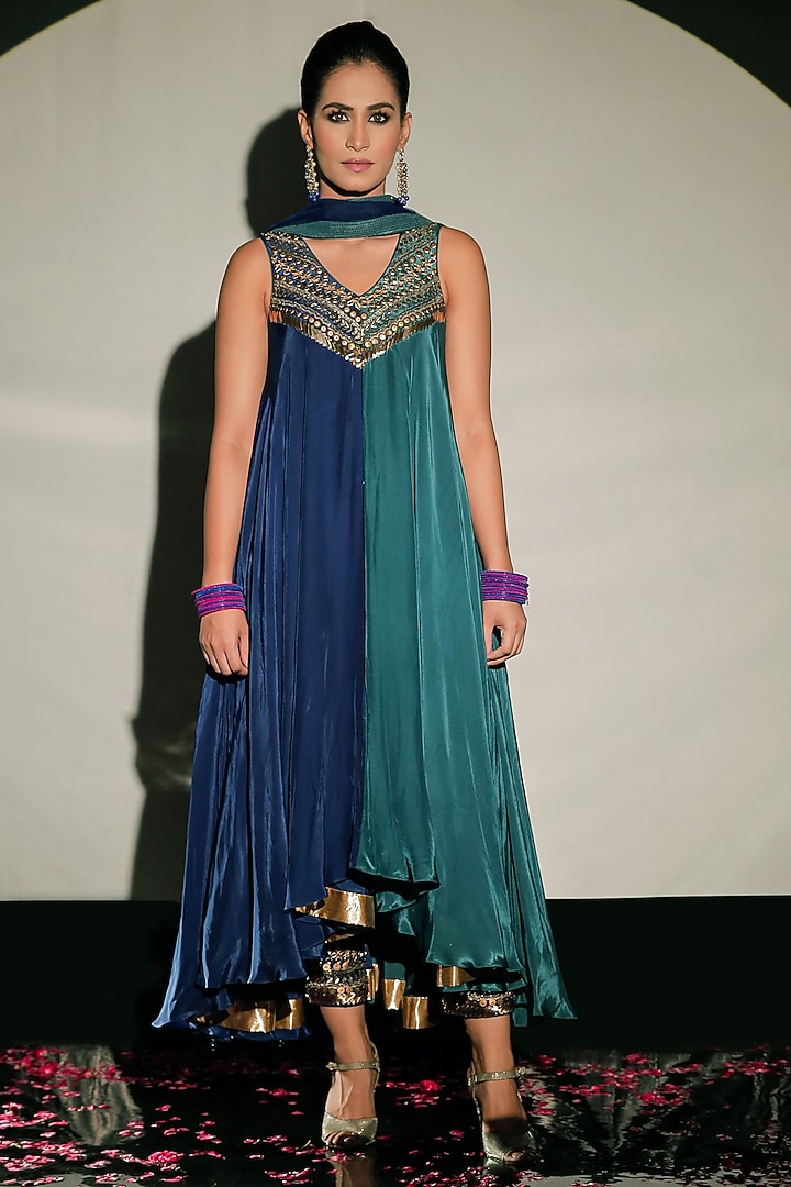 Teal Blue & Dark Blue Color Blocked Kurta Set by Jubinav Chadha at Pernia's Pop Up Shop