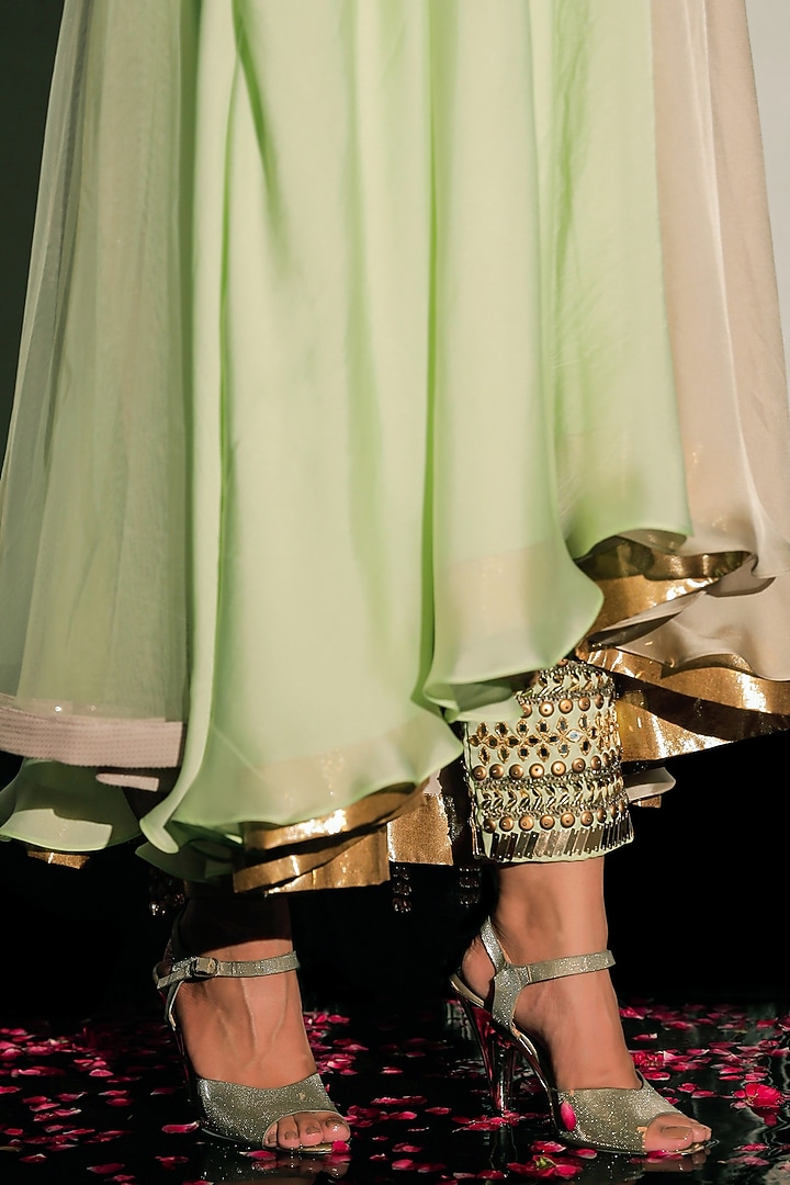 Powder Green & Beige Color Blocked Kurta Set by Jubinav Chadha at Pernia's Pop Up Shop