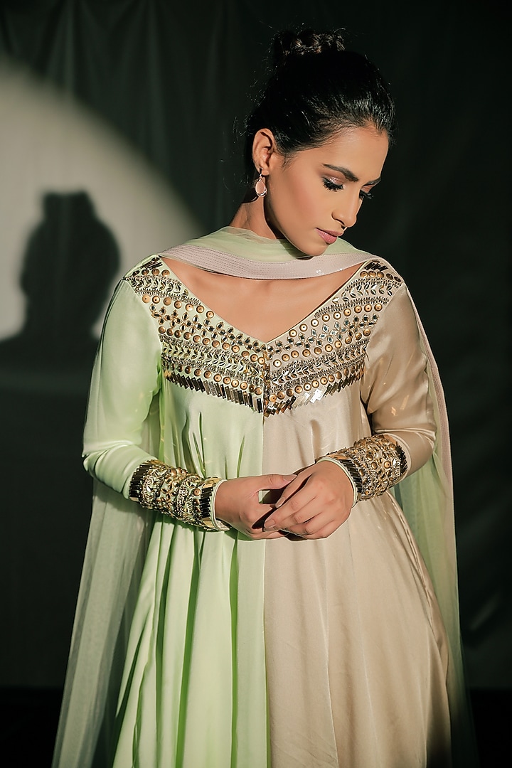 Powder Green & Beige Color Blocked Kurta Set by Jubinav Chadha at Pernia's Pop Up Shop
