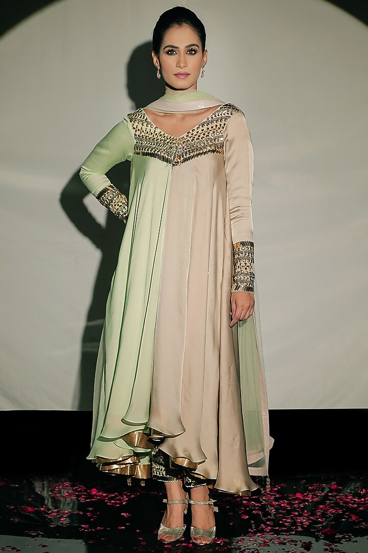 Powder Green & Beige Color Blocked Kurta Set by Jubinav Chadha at Pernia's Pop Up Shop