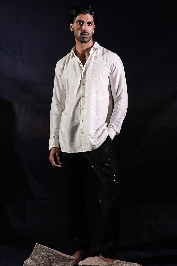 White Silk Staple Chikankari Embroidered Party Wear Shirt by Jubinav Chadha Men at Pernia's Pop Up Shop