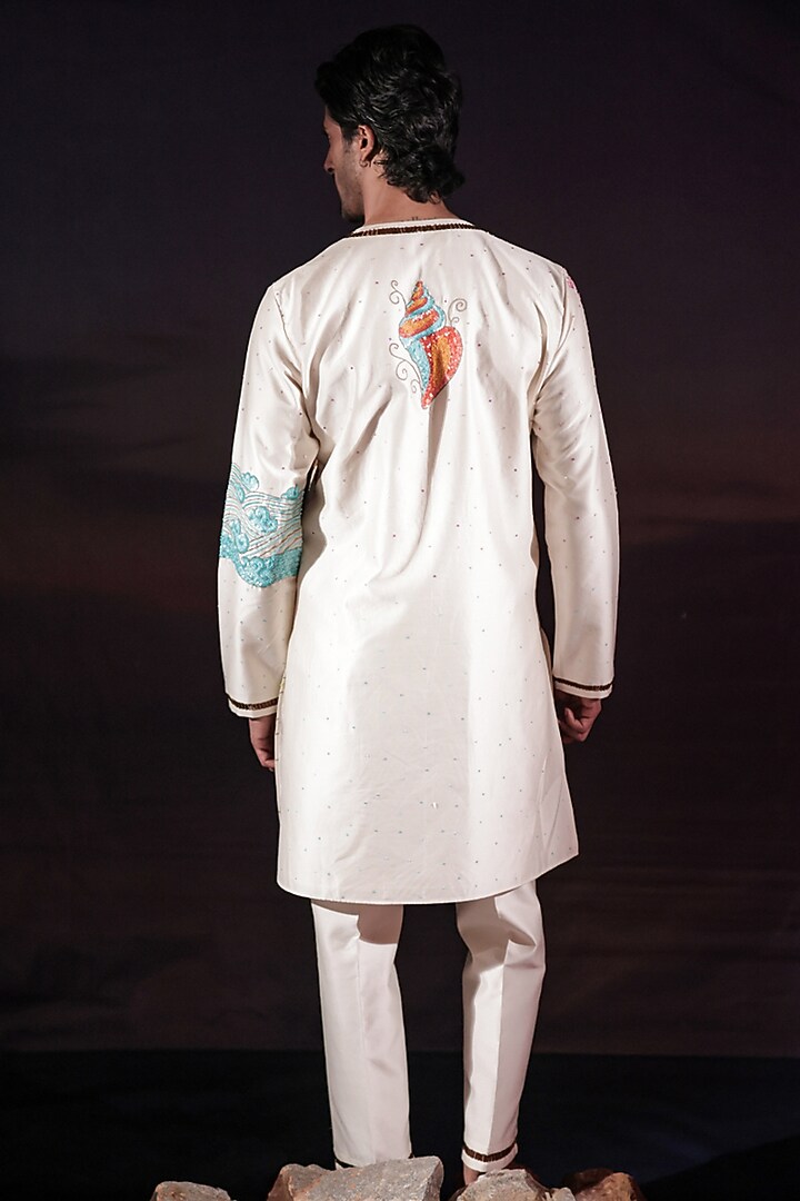 Ivory Silk Chanderi Hand Embroidered Kurta Set by Jubinav Chadha Men at Pernia's Pop Up Shop
