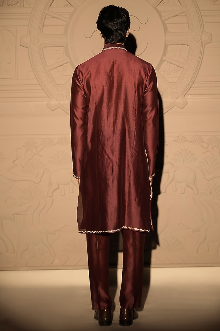 Wine Chanderi Embroidered Layered Kurta Set by Jubinav Chadha Men at Pernia's Pop Up Shop