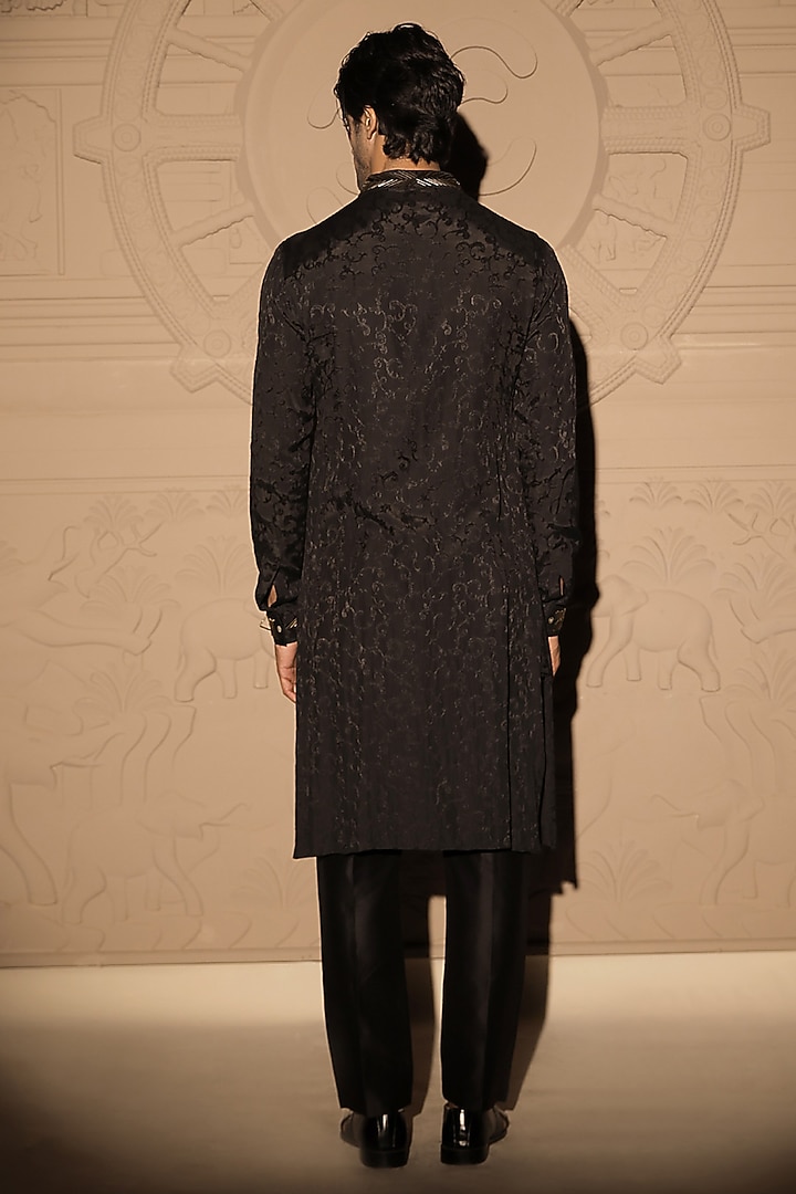 Black Jacquard Draped Kurta Set by Jubinav Chadha Men at Pernia's Pop Up Shop