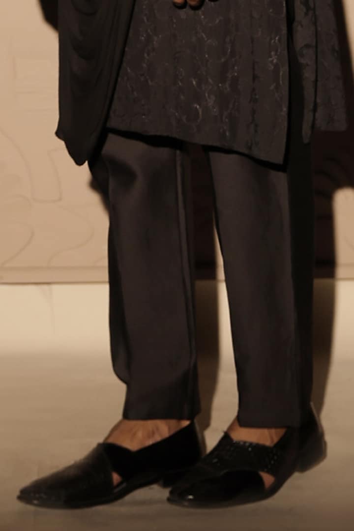 Black Jacquard Draped Kurta Set by Jubinav Chadha Men at Pernia's Pop Up Shop