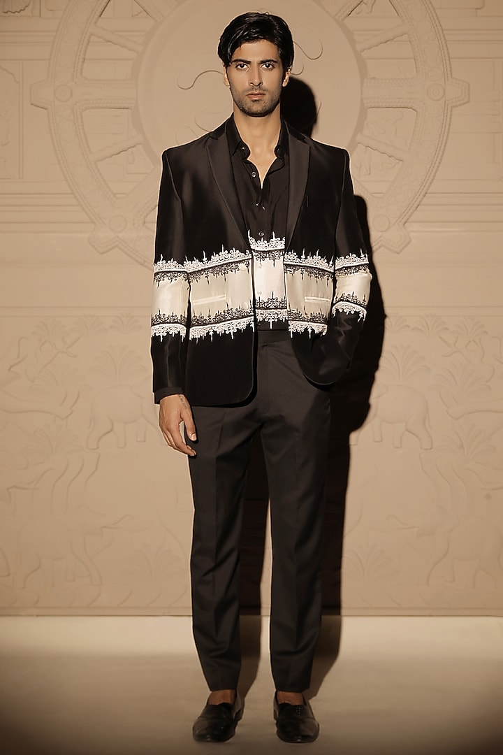 Black Chanderi Embroidered Blazer by Jubinav Chadha Men at Pernia's Pop Up Shop
