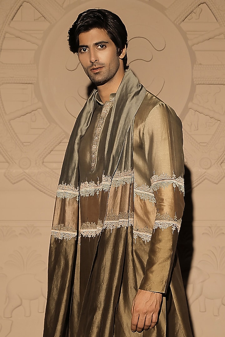 Green Chanderi Embroidered Kurta Set by Jubinav Chadha Men at Pernia's Pop Up Shop